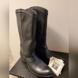NWT- Frye 'Rider' Women's Leather Pull On Boots, Black 10M